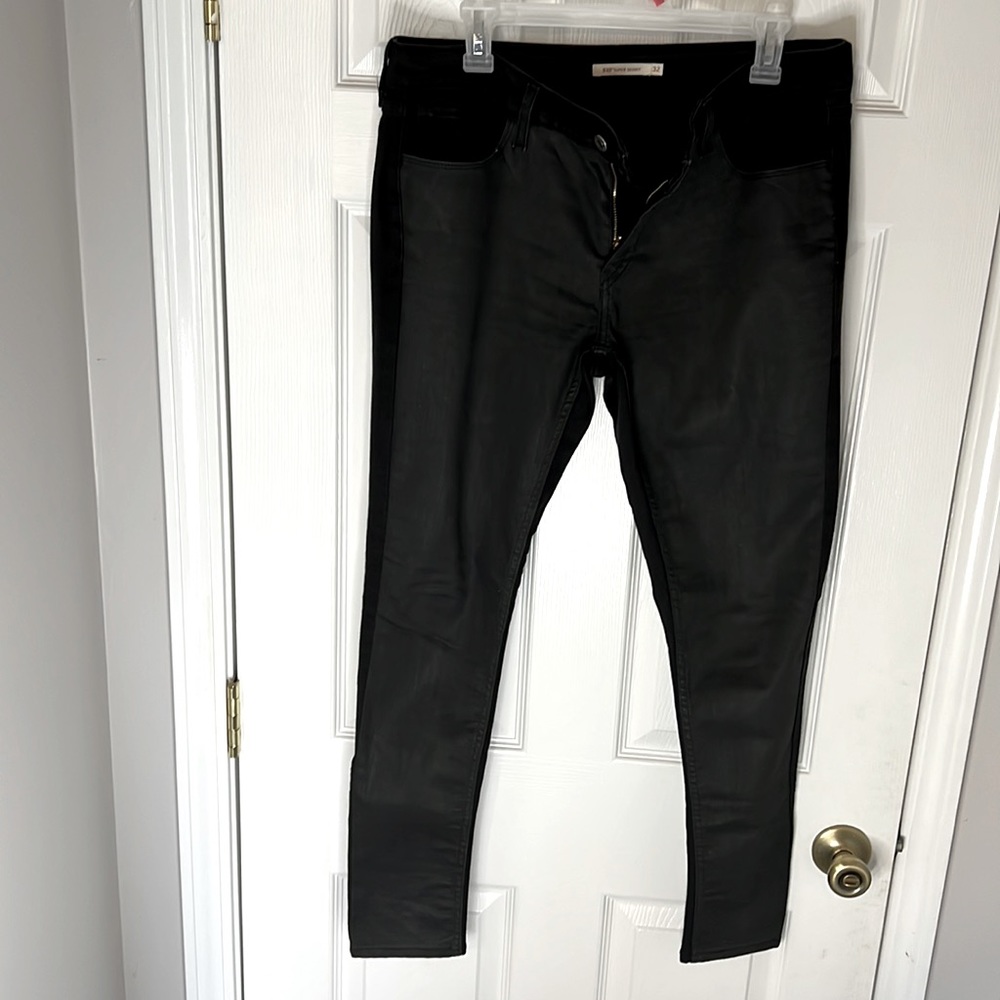 Levi’s Women 535 super skinny size 32 black jeans